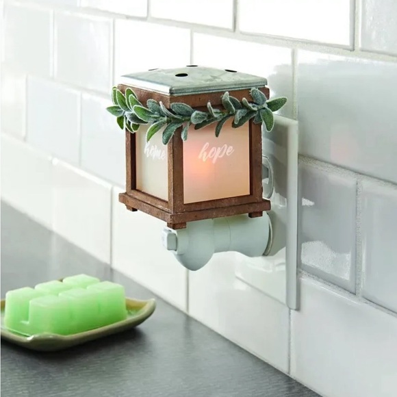 Farmhouse BETTER HOMES & GARDENS Accent Wax Warmer, Botanical | Wax Melter - Picture 2 of 3